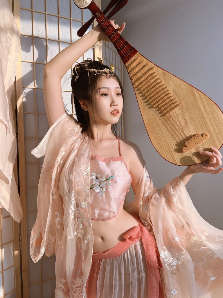 不呆猫《魅惑古风小娘子》主题写真：56张全套美图，含1个视频