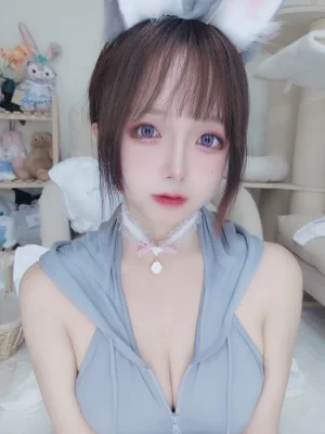 日奈娇(椎名莜)《兔兔卫衣》主题写真：65张全套美图，含1个视频