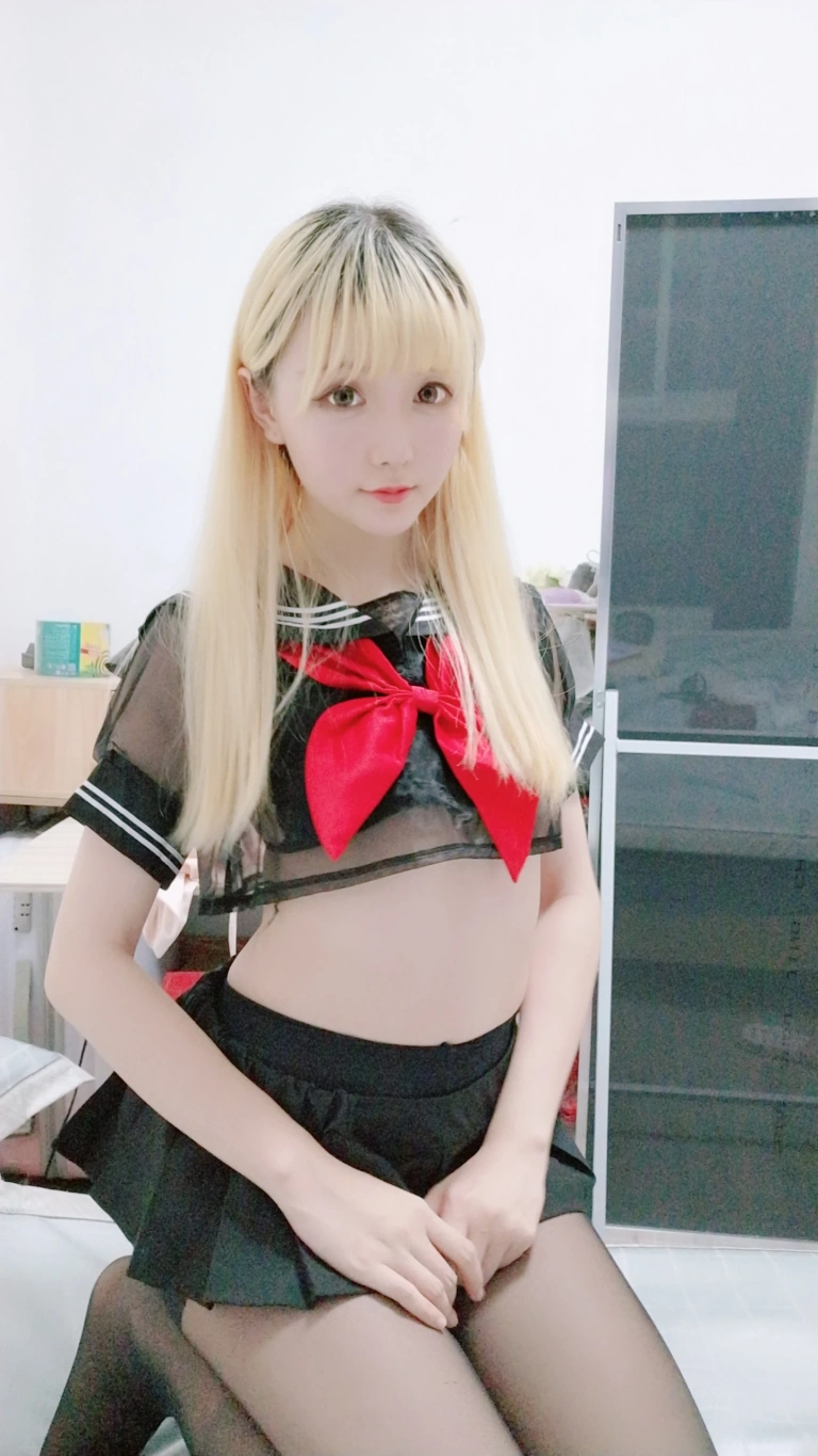 星之迟迟《定制 6-28 黑制服》主题写真：68张全套美图，含3个视频