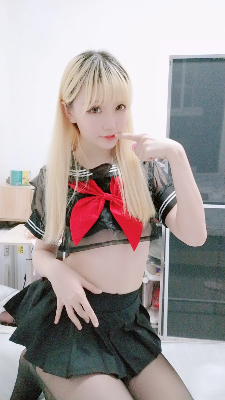 星之迟迟《定制 6-28 黑制服》主题写真：68张全套美图，含3个视频