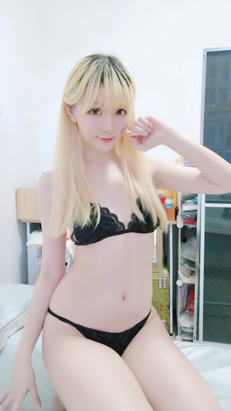 星之迟迟《定制 6-28 黑制服》主题写真：68张全套美图，含3个视频