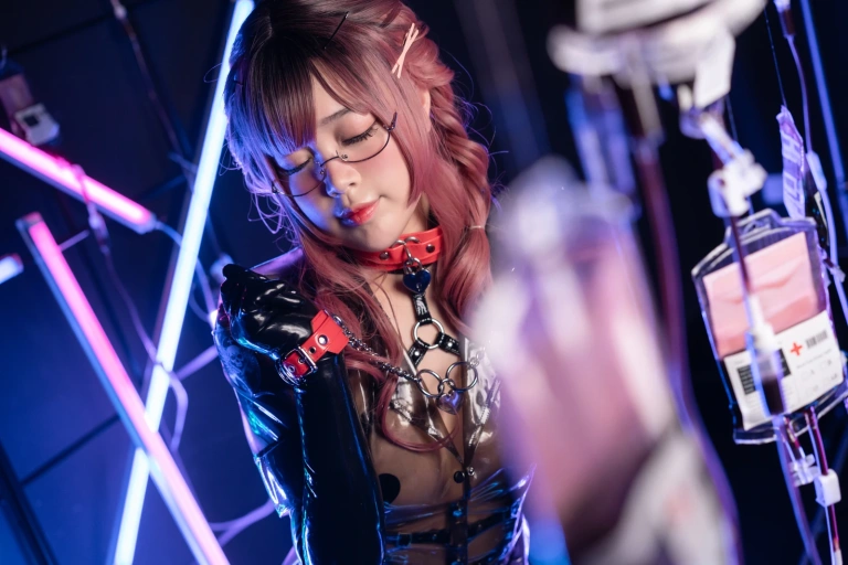 白烨《痴女护士》主题写真：101张全套美图，含2个视频