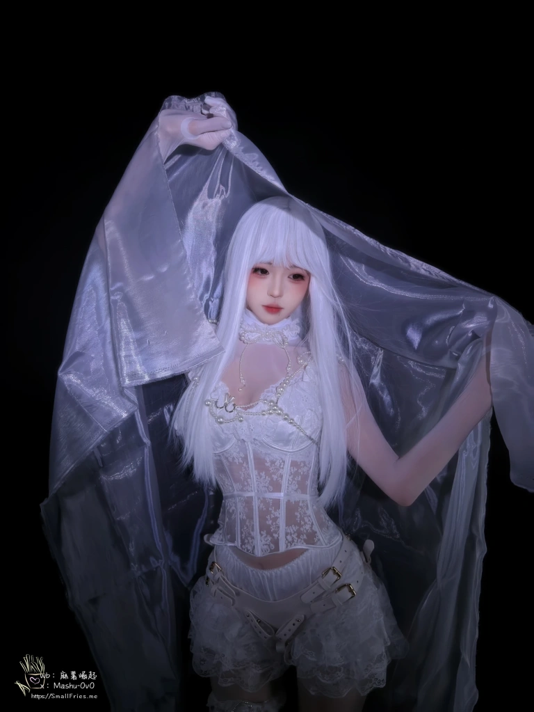 麻薯好吃《圣洁的僭越》主题写真：110张全套美图
