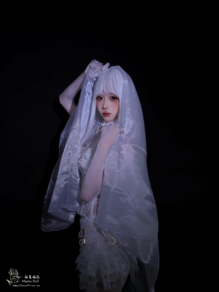 麻薯好吃《圣洁的僭越》主题写真：110张全套美图