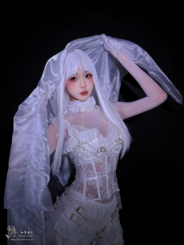 麻薯好吃《圣洁的僭越》主题写真：110张全套美图