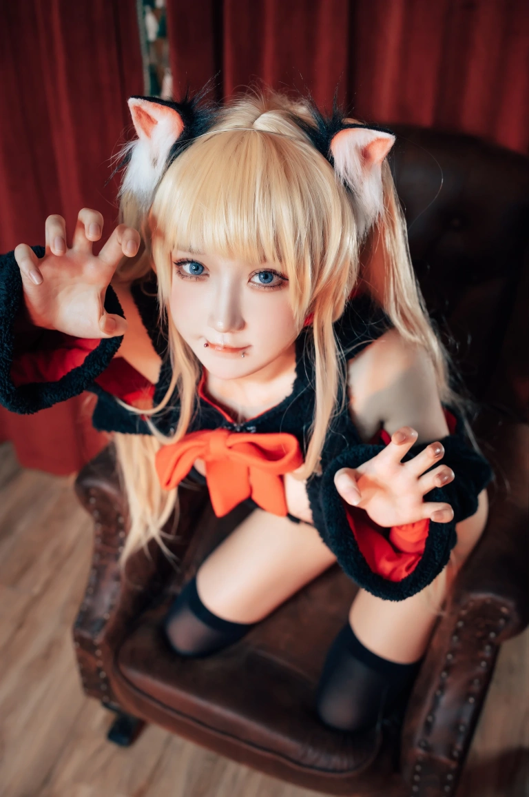 阿包也是兔娘《小猫咪能有什么坏心眼呢》主题写真：19张全套美图