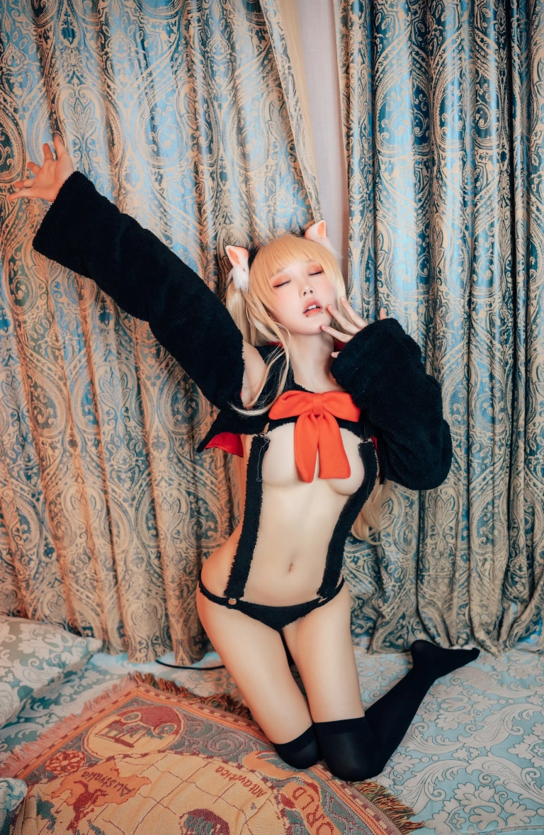 阿包也是兔娘《小猫咪能有什么坏心眼呢》主题写真：19张全套美图