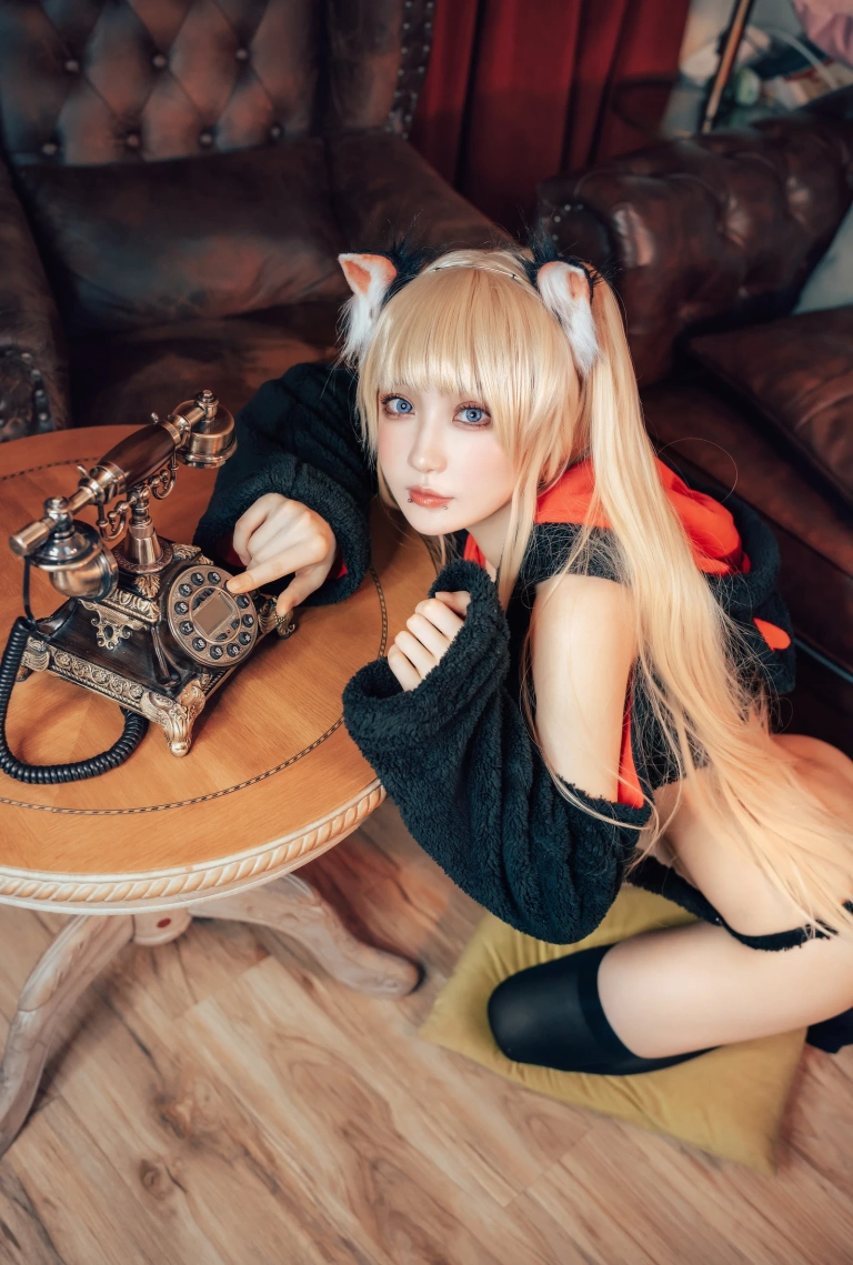 阿包也是兔娘《小猫咪能有什么坏心眼呢》主题写真：19张全套美图