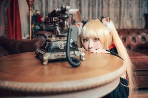 阿包也是兔娘《小猫咪能有什么坏心眼呢》主题写真：19张全套美图