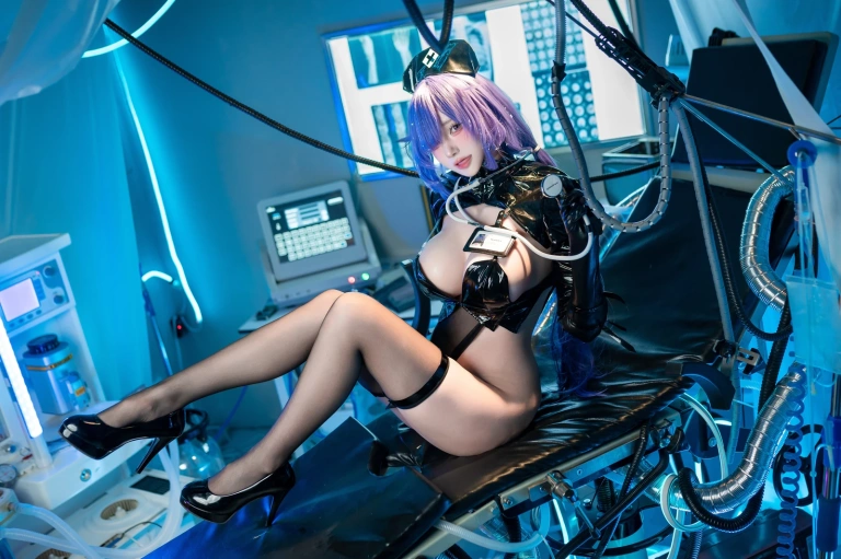 西园寺南歌《莫加多尔护士》主题写真：23张全套美图