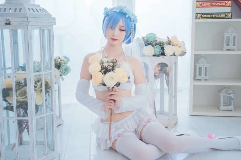 面饼仙儿《花嫁蕾姆》主题写真：28张全套美图