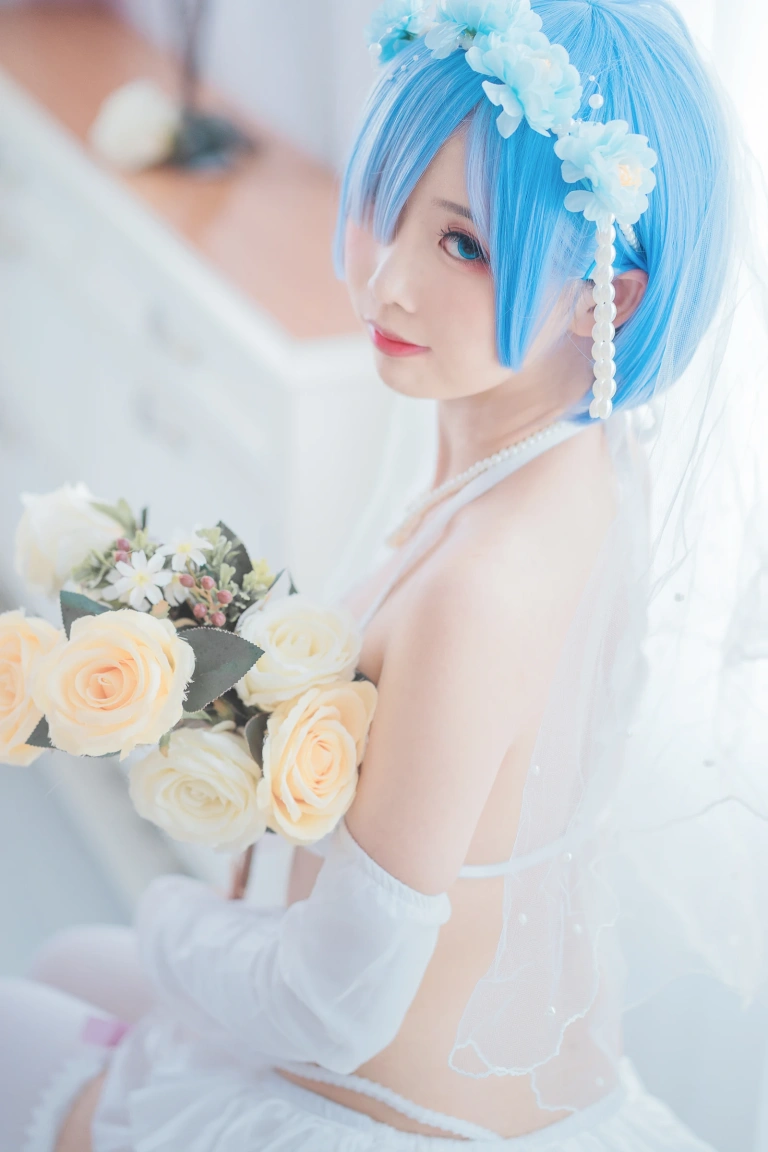面饼仙儿《花嫁蕾姆》主题写真：28张全套美图