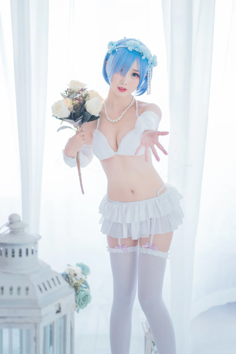 面饼仙儿《花嫁蕾姆》主题写真：28张全套美图