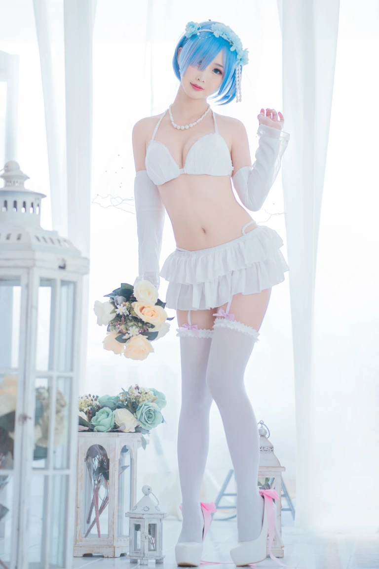 面饼仙儿《花嫁蕾姆》主题写真：28张全套美图