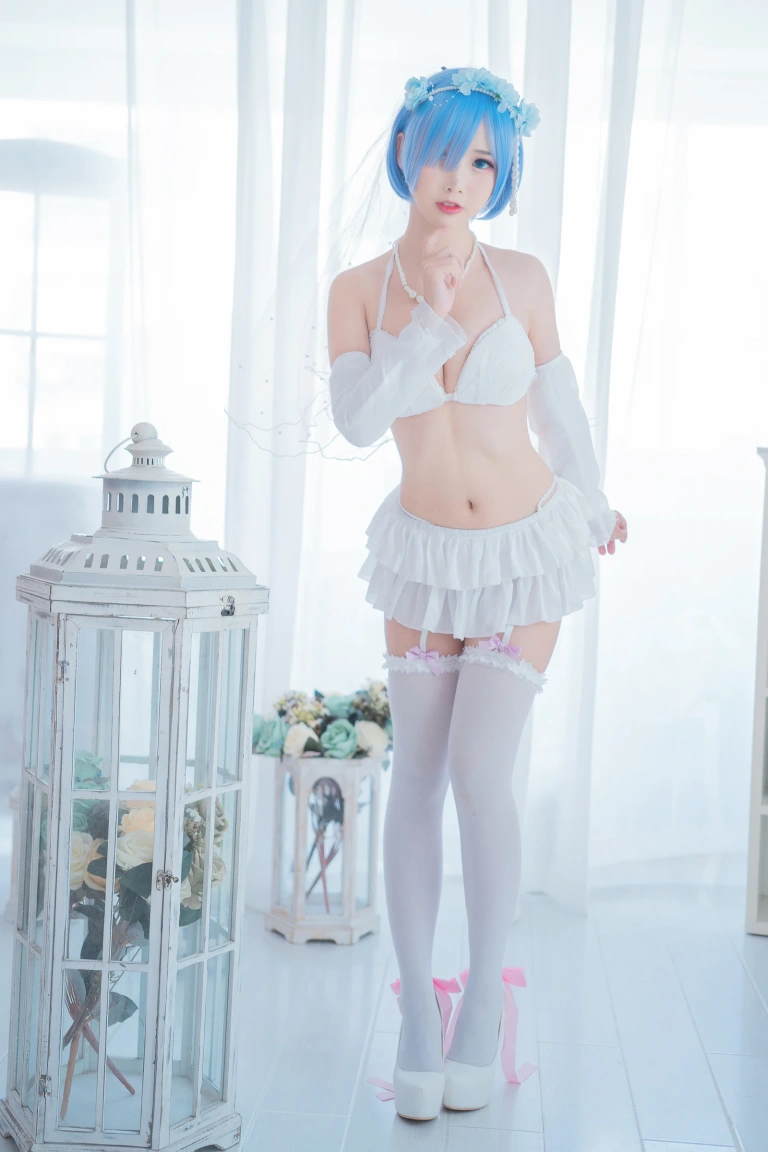 面饼仙儿《花嫁蕾姆》主题写真：28张全套美图