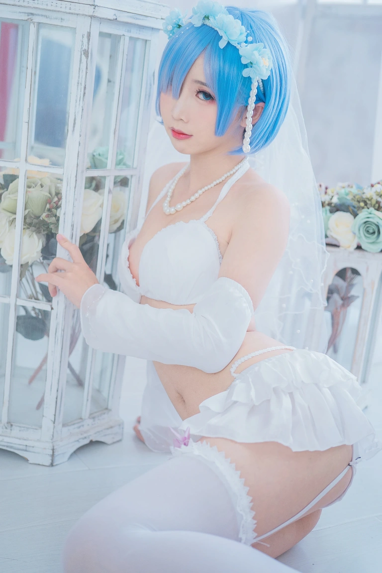 面饼仙儿《花嫁蕾姆》主题写真：28张全套美图