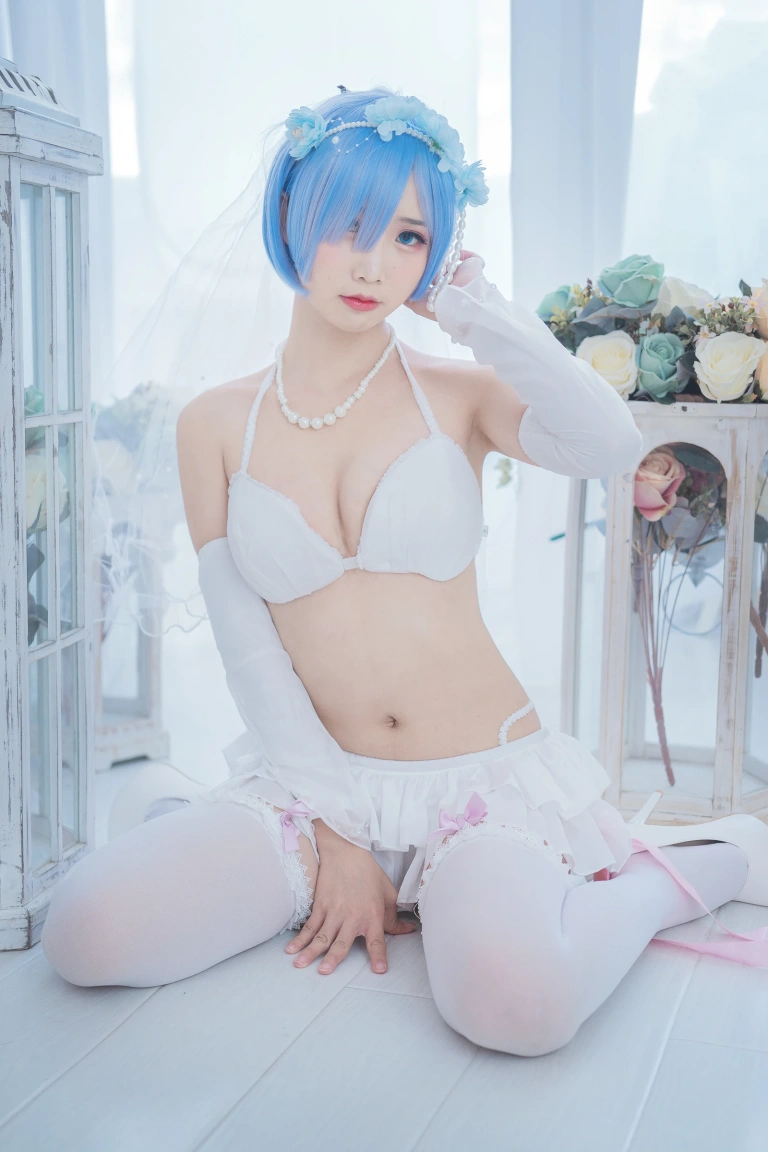 面饼仙儿《花嫁蕾姆》主题写真：28张全套美图