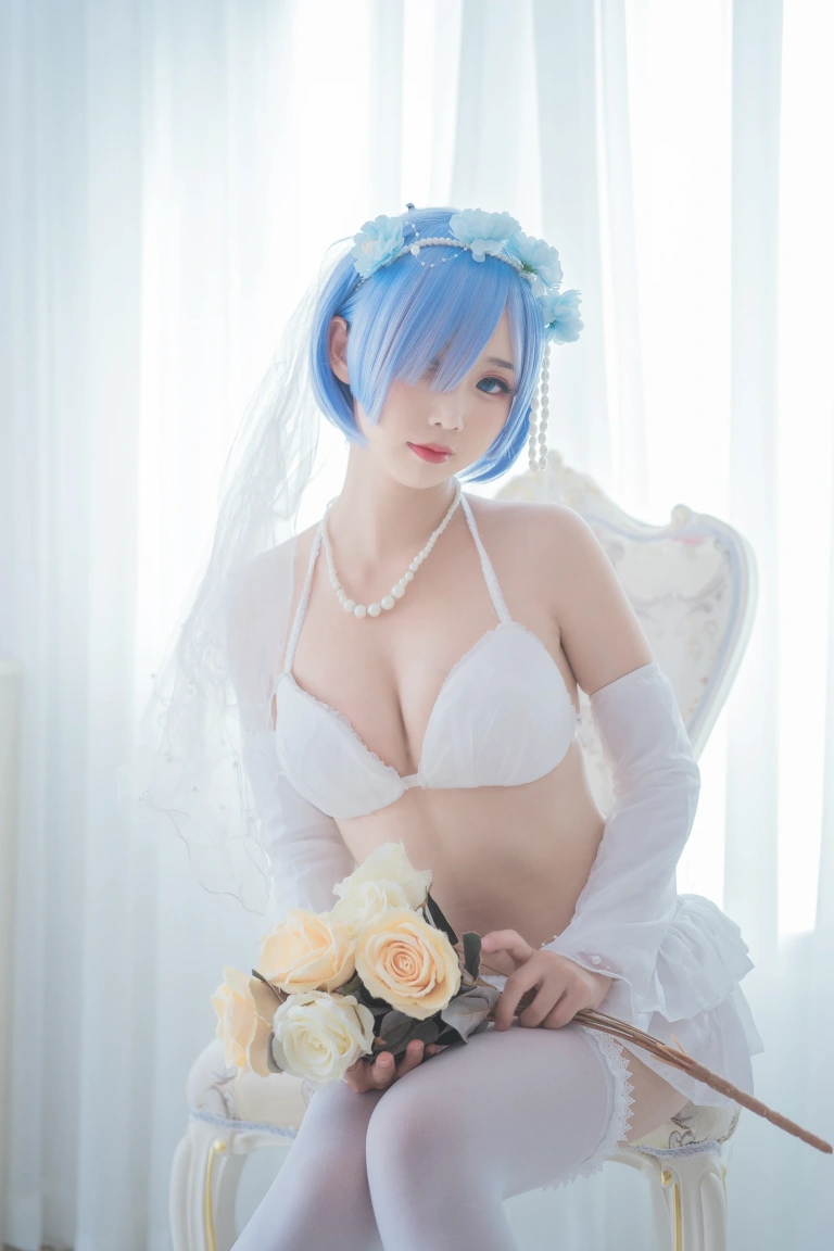 面饼仙儿《花嫁蕾姆》主题写真：28张全套美图