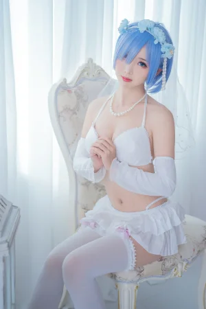 面饼仙儿《花嫁蕾姆》主题写真：28张全套美图