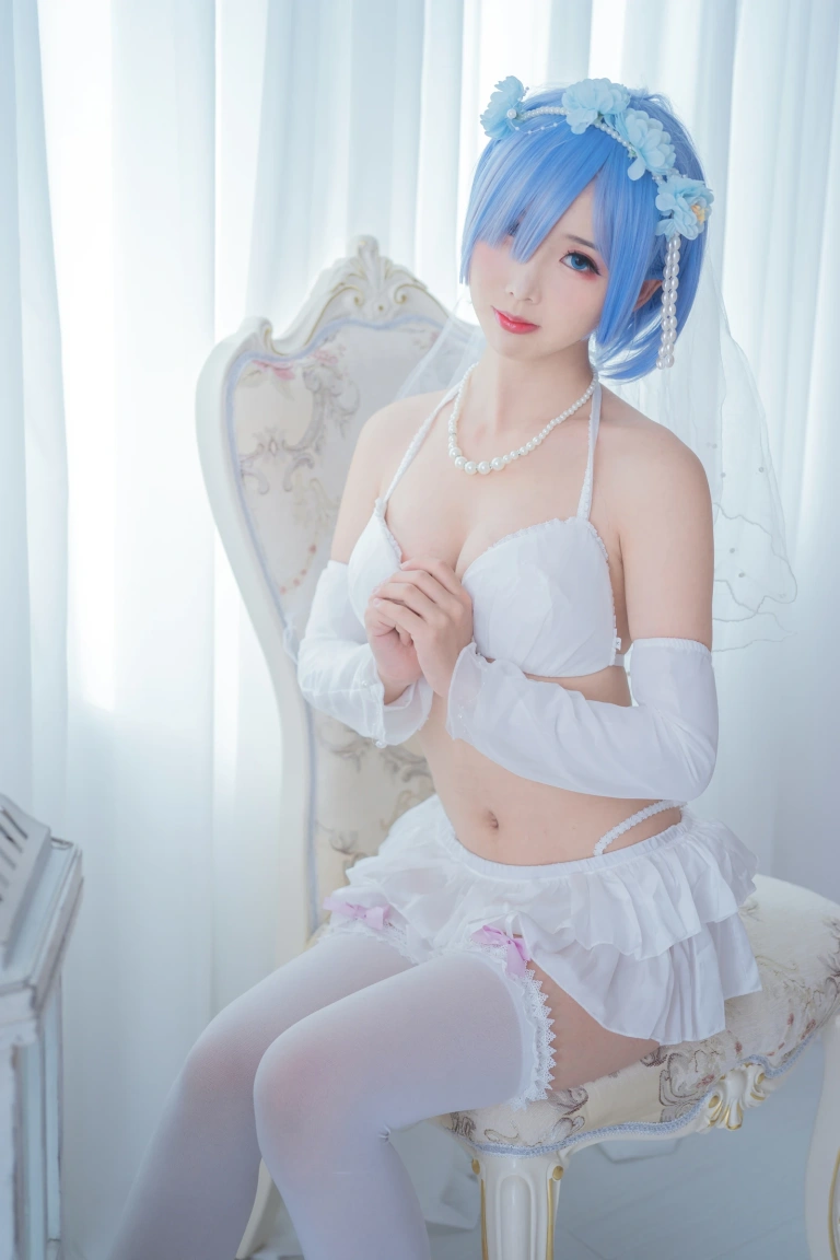 面饼仙儿《花嫁蕾姆》主题写真：28张全套美图