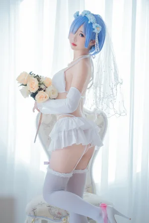 面饼仙儿《花嫁蕾姆》主题写真：28张全套美图