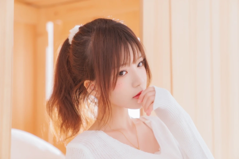 桜桃喵《小白》主题写真：33张全套美图