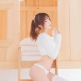 桜桃喵《小白》主题写真：33张全套美图
