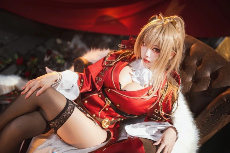 宮本桜《碧蓝航线 狮》主题写真：12张全套美图