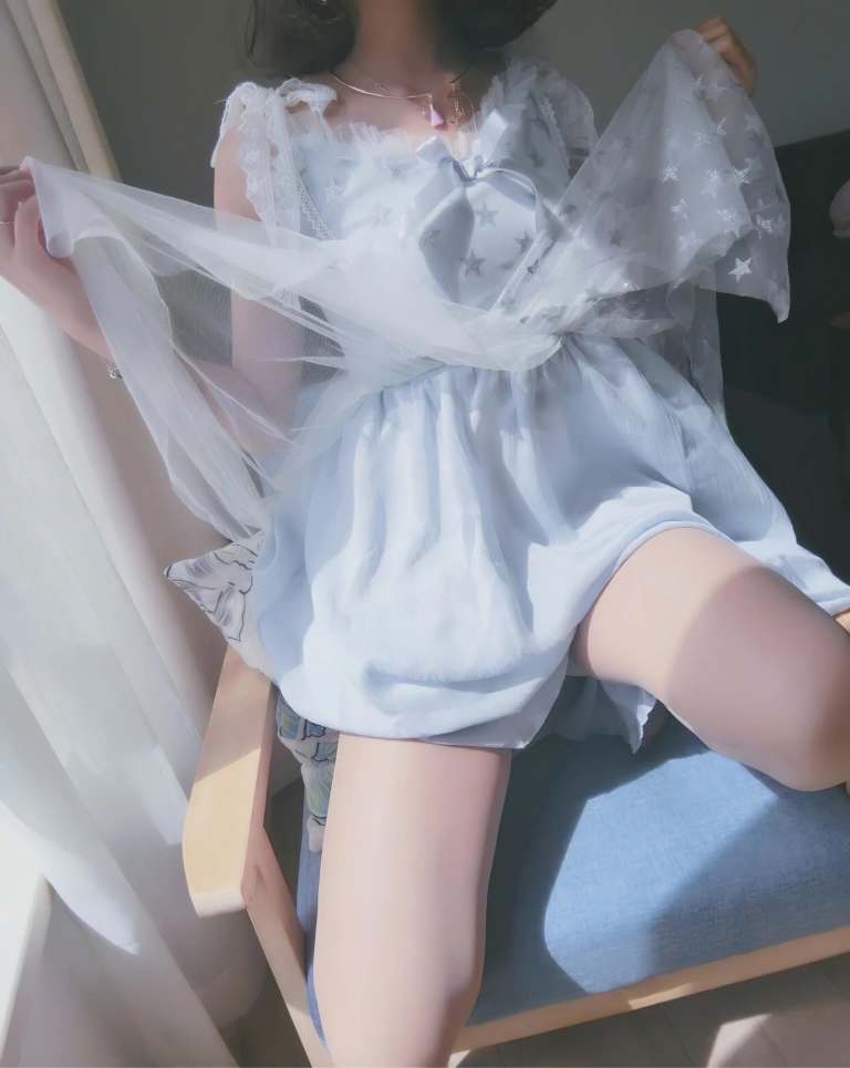 布丁大法《透纱蕾丝白袜》主题写真：28张全套美图