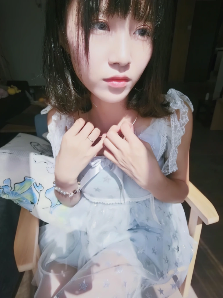 布丁大法《透纱蕾丝白袜》主题写真：28张全套美图