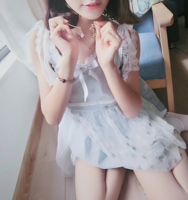 布丁大法《透纱蕾丝白袜》主题写真：28张全套美图