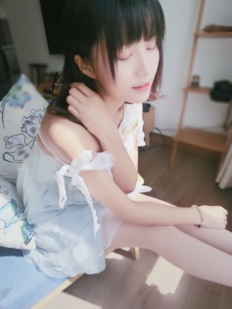 布丁大法《透纱蕾丝白袜》主题写真：28张全套美图