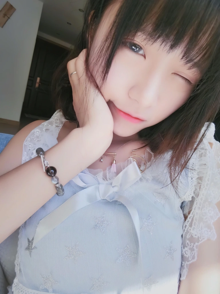 布丁大法《透纱蕾丝白袜》主题写真：28张全套美图