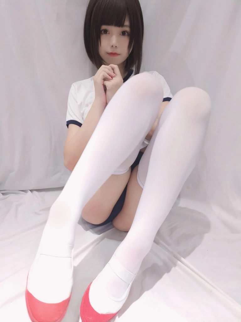 蜜汁猫裘《白色体操服》主题写真：31张全套美图，含7个视频