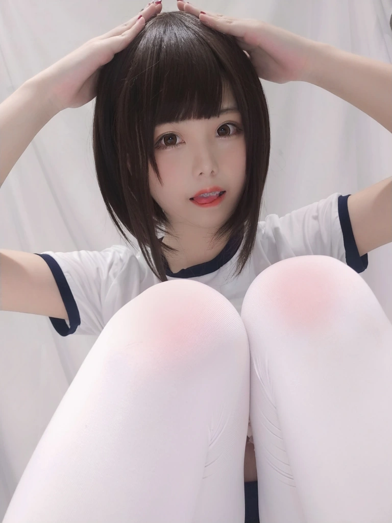 蜜汁猫裘《白色体操服》主题写真：31张全套美图，含7个视频