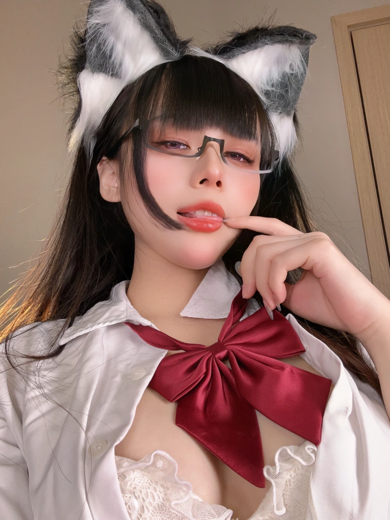 九言《猫耳娘的裙底》主题写真：36张全套美图，含5个视频