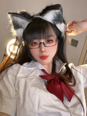 九言《猫耳娘的裙底》主题写真：36张全套美图，含5个视频
