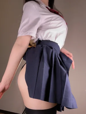 九言《猫耳娘的裙底》主题写真：36张全套美图，含5个视频