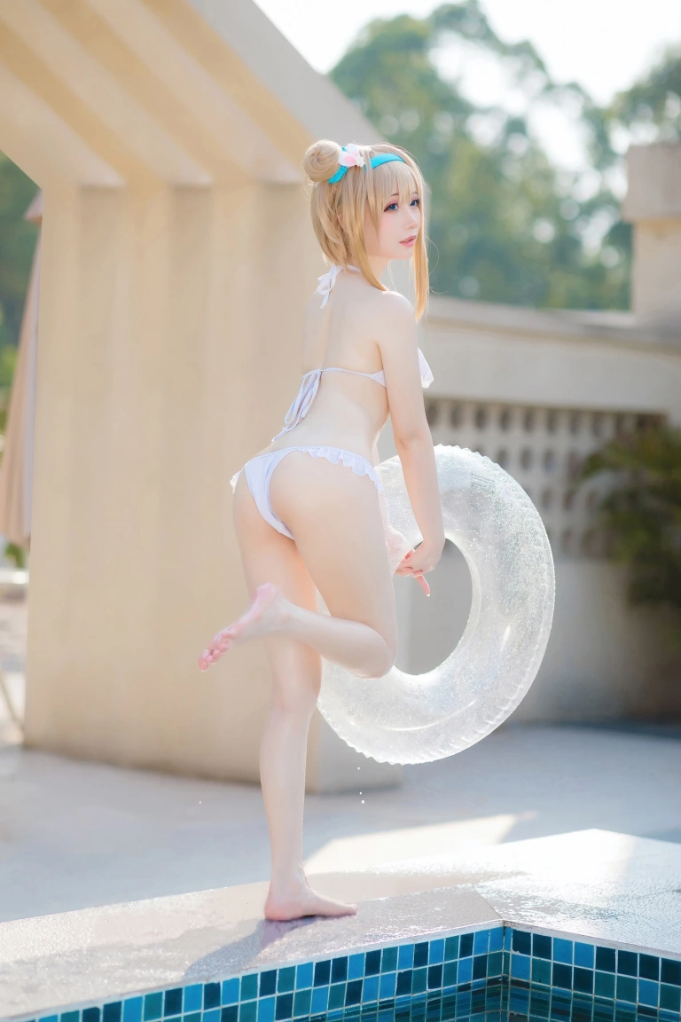 焖焖碳《少女前线 索米泳装》主题写真：46张全套美图