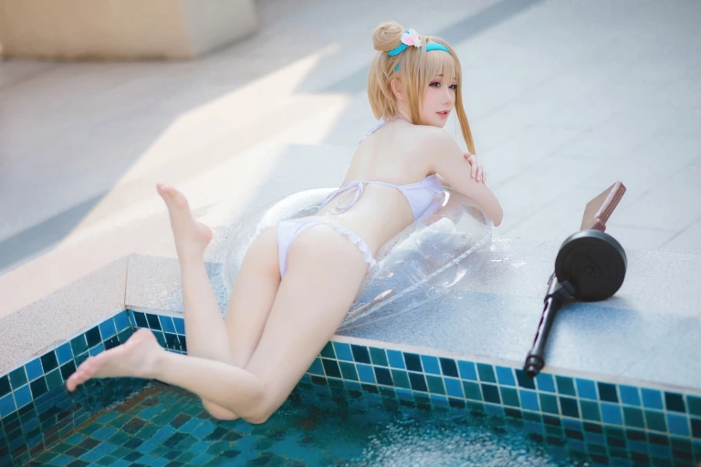 焖焖碳《少女前线 索米泳装》主题写真：46张全套美图