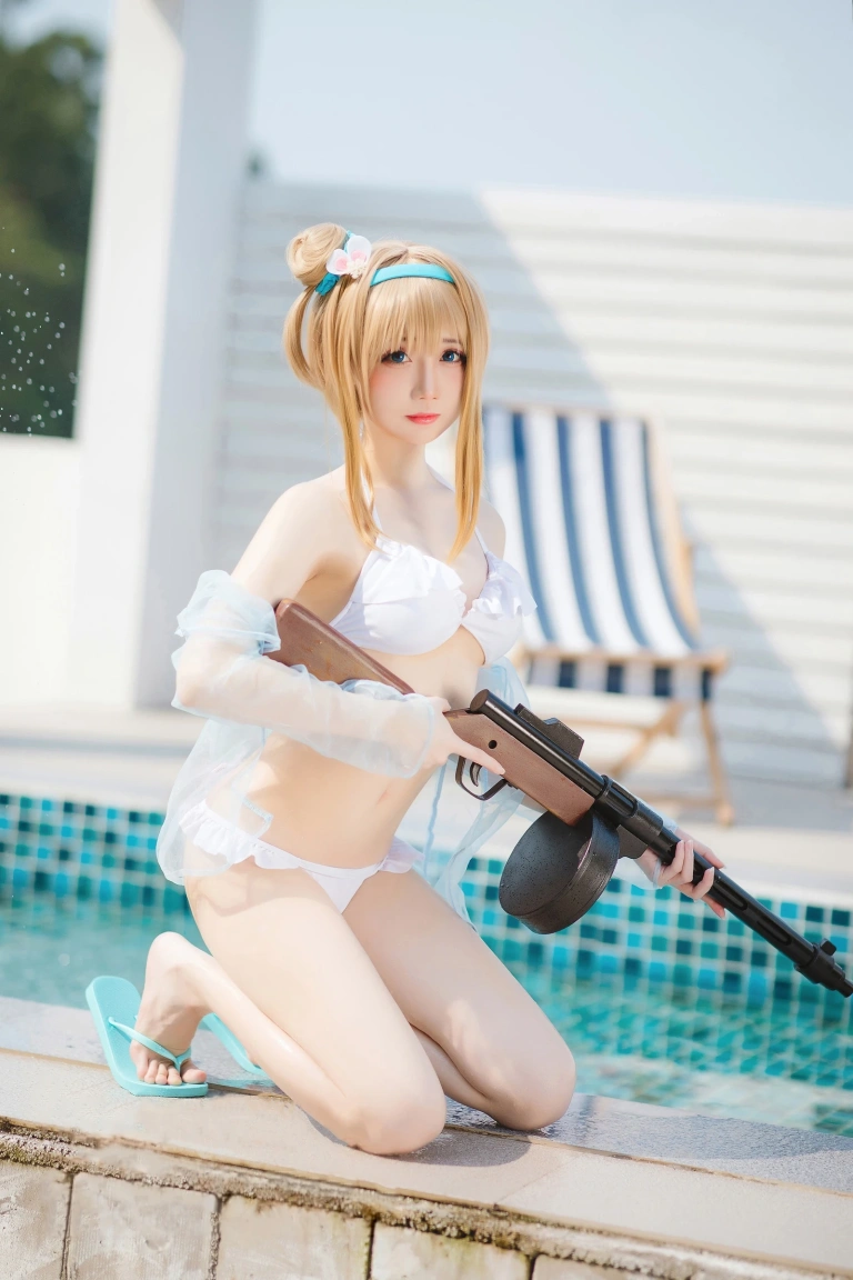 焖焖碳《少女前线 索米泳装》主题写真：46张全套美图