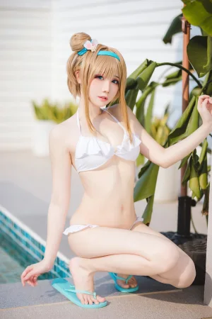 焖焖碳《少女前线 索米泳装》主题写真：46张全套美图