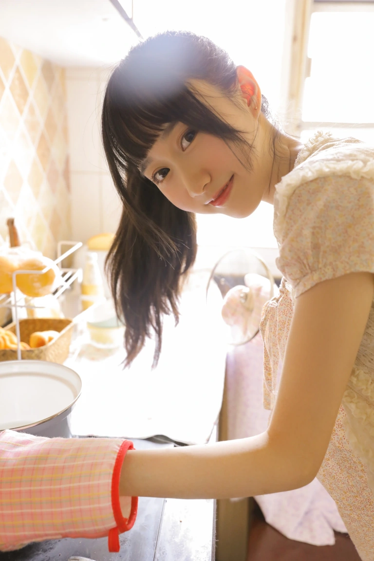 木棉棉《绵相随 厨娘》主题写真：8张全套美图