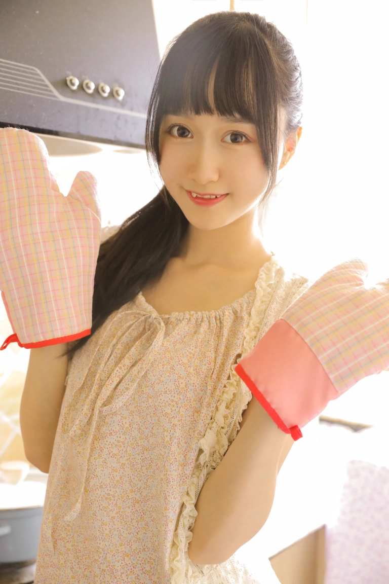 木棉棉《绵相随 厨娘》主题写真：8张全套美图