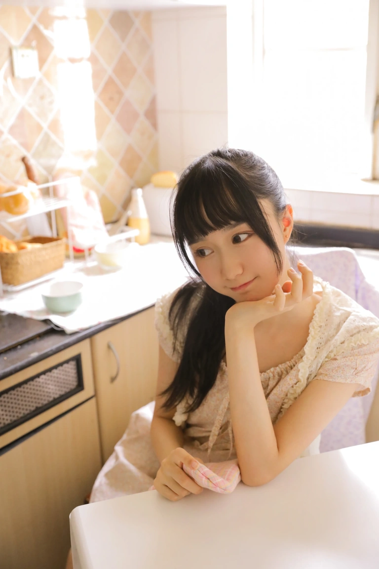 木棉棉《绵相随 厨娘》主题写真：8张全套美图