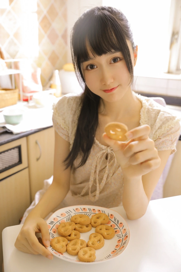 木棉棉《绵相随 厨娘》主题写真：8张全套美图