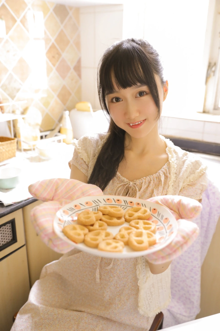 木棉棉《绵相随 厨娘》主题写真：8张全套美图