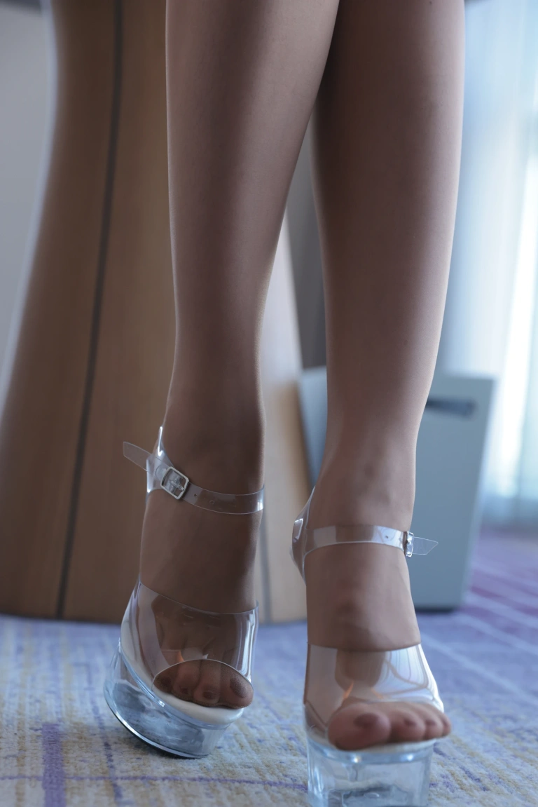 小女巫露娜《青花瓷旗袍》主题写真：127张全套美图