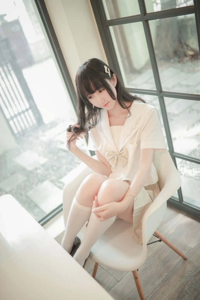 木棉棉《水手服》主题写真：19张全套美图