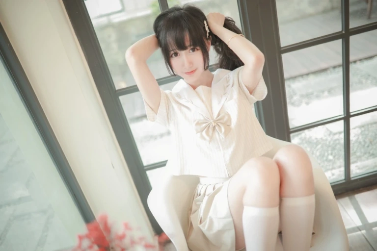 木棉棉《水手服》主题写真：19张全套美图